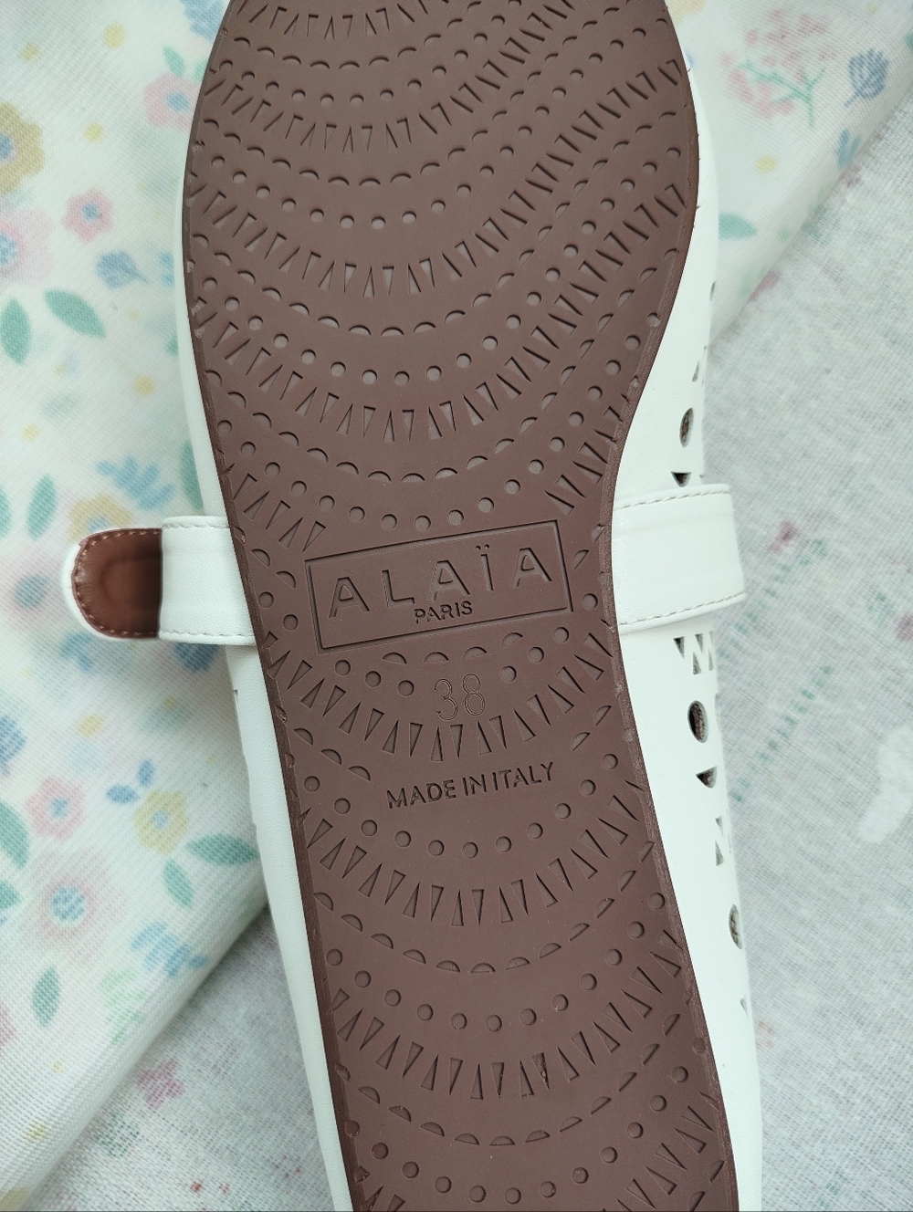 ALAÏA | Cutout Geometric Mary Janes - Picture 5 of 5
